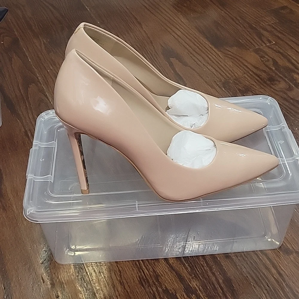 Pumps - Picture 1 of 4